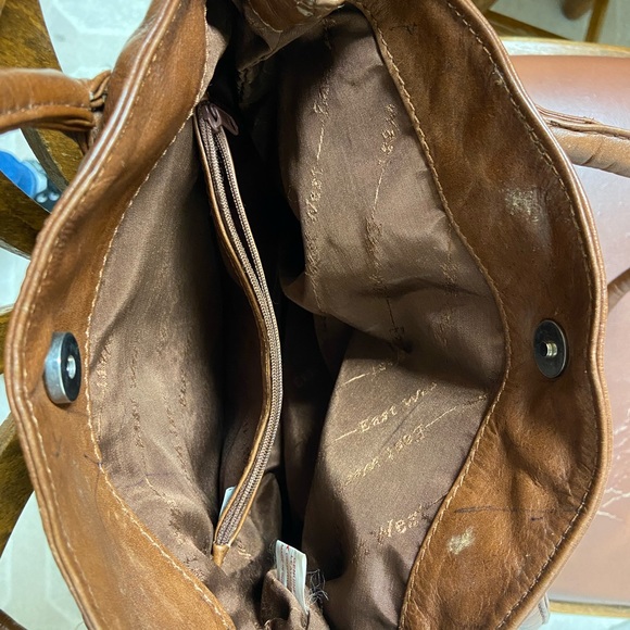 Women’s Brown Leather Purse with Tassles. Magnet shut buttons on top. - Picture 3 of 4
